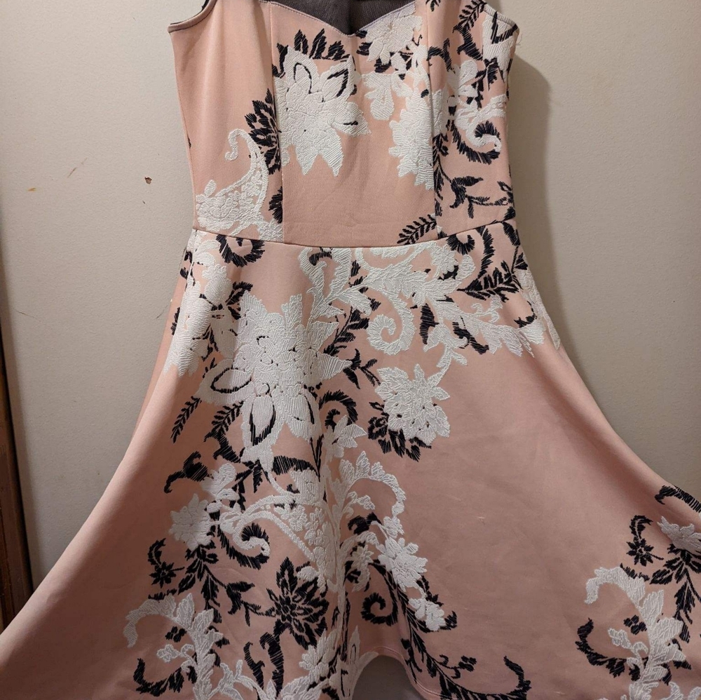 Kind of like a cocktail dress - Picture 3 of 3